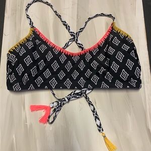 Xhiliration swimsuit top. Size D/DD